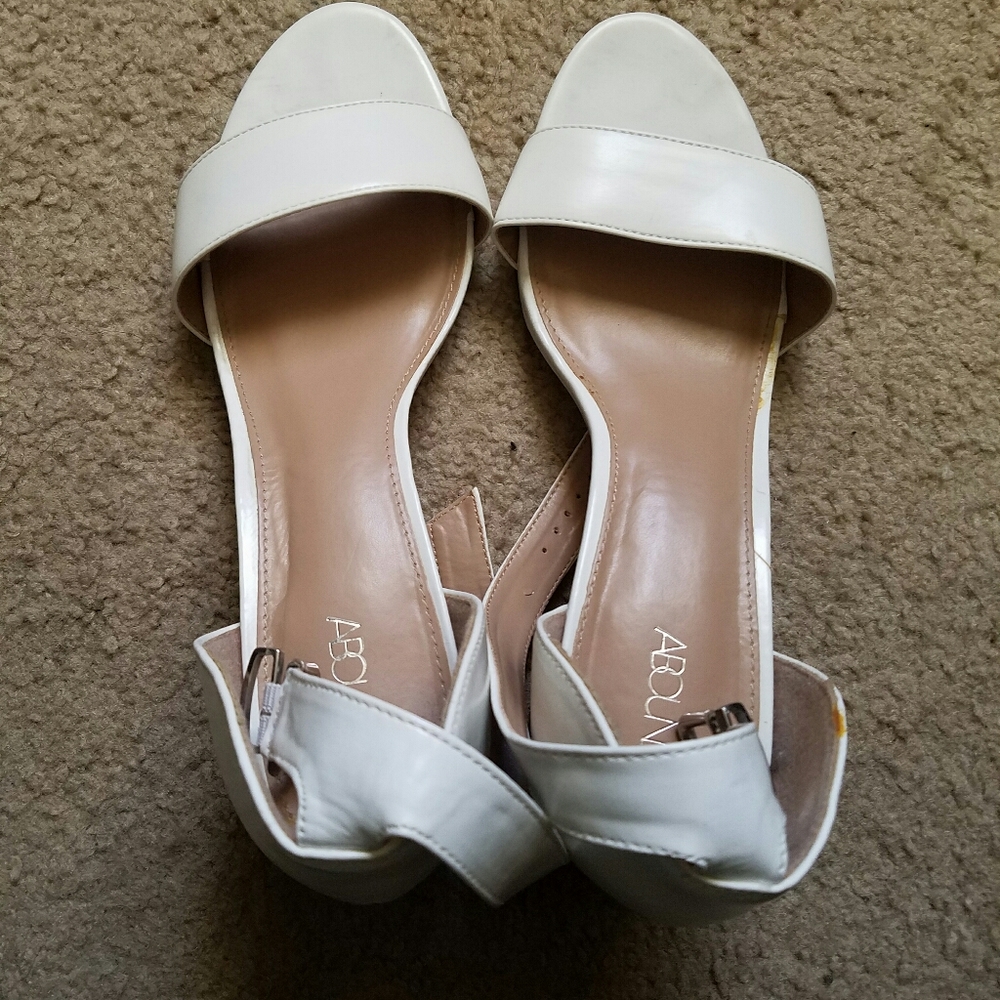 Abound White Chunk Heels Size 11